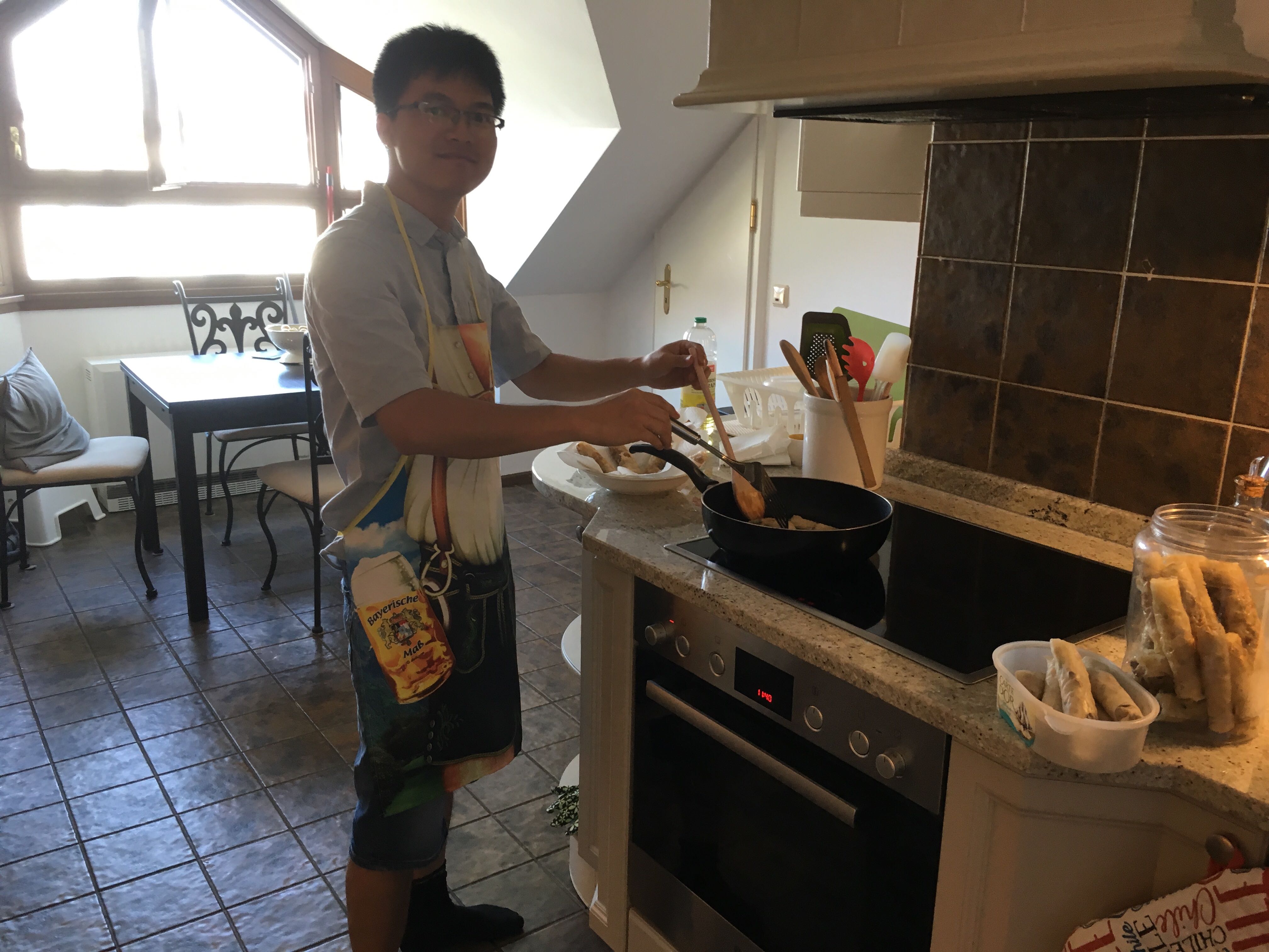 Hoan cooking Vietnamese for the lab (2019)
